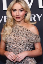 Sabrina Carpenter’s SNL 50 Look: A Versace Moment