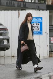 Scout Willis Visits Raya Skin Care - 02.10.2025