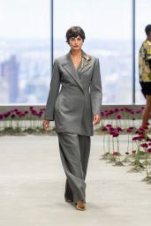Taylor Hill Shines at Carolina Herrera Fall RTW 2025 Fashion Show