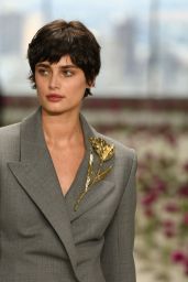 Taylor Hill Shines at Carolina Herrera Fall RTW 2025 Fashion Show