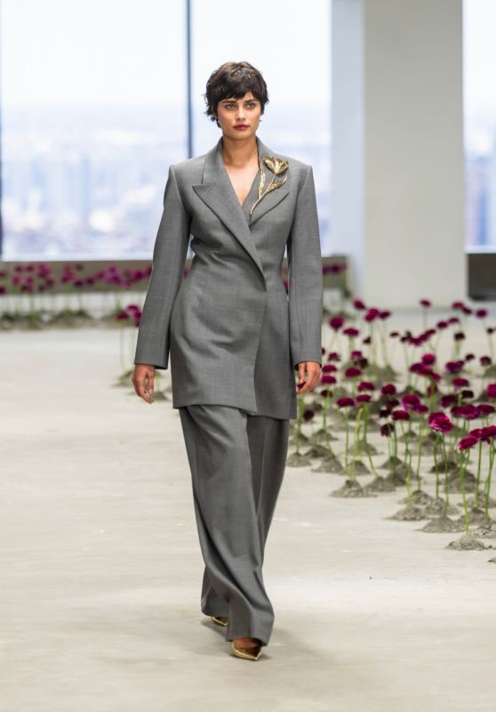 Taylor Hill Shines at Carolina Herrera Fall RTW 2025 Fashion Show