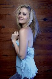 Alicia Silverstone - Photoshoot 2003