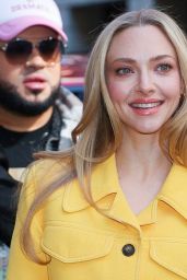 Amanda Seyfried’s Chic Yellow Look in NYC