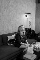 Amanda Seyfried Wows on Seth Meyers in Chic Style - 03.10.2025