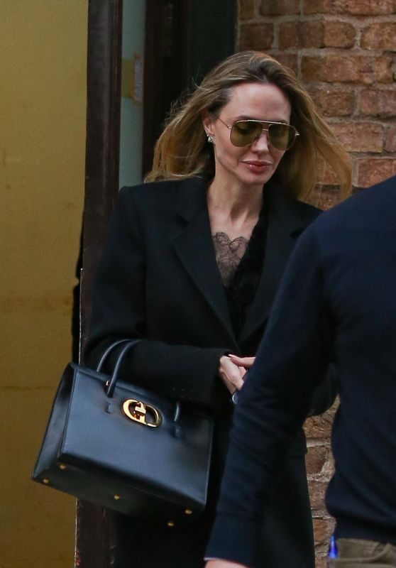 Angelina Jolie Stuns in Chic NYC Look - 03.06.2025