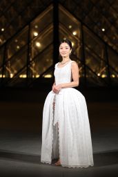 Anna Sawai’s Dior Couture Look Steals the Show at Louvre Grand Fashion Dinner