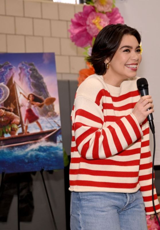 Auli’i Cravalho Surprises Girls at Moana 2 Screening NYC - 03.20.2025