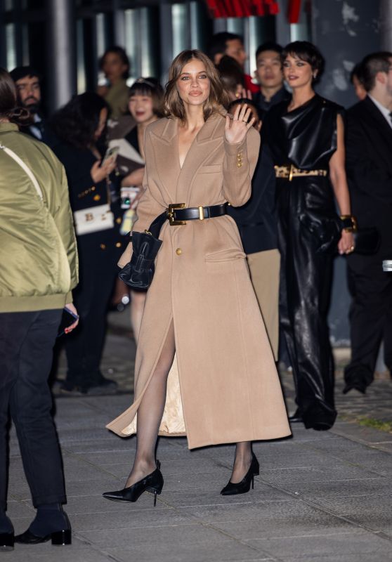 Barbara Palvin Slays Balmain Show Paris 03.05.2025