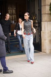 Bella Hadid’s Oversized ’90s Look Steals the Spotlight in Paris