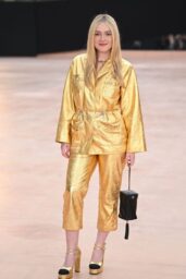 Dakota Fanning’s Golden Moment at Chanel F/W '25/'26 Show