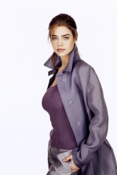 Denise Richards Rocks Chic Look in InStyle Shoot 1999