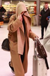 Dove Cameron’s Chic Airport Style in Paris 03.04.2025  