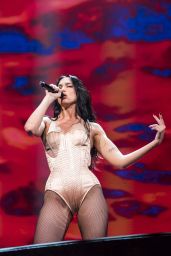 Dua Lipa’s Bold Fashion Steals Melbourne Spotlight  