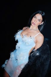 Dua Lipa Shines in "Handlebars" Photoshoot - 03.12.2025