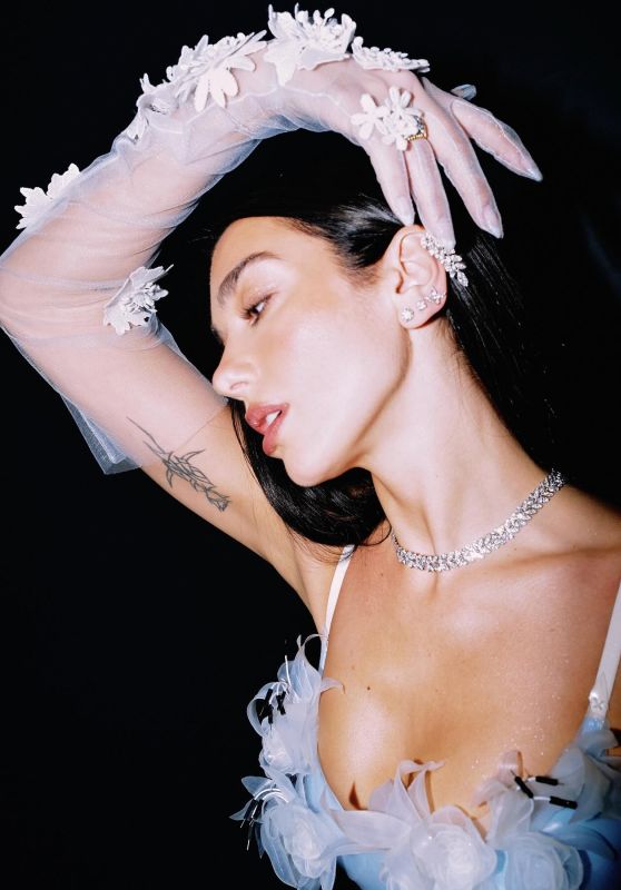 Dua Lipa Shines in "Handlebars" Photoshoot - 03.12.2025