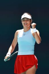 Emma Raducanu Beats Sayaka Ishii at Miami Open - 03 19 2025