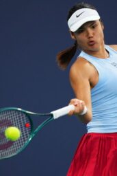 Emma Raducanu Triumphs in Miami Open Third Round - 03 23 2025