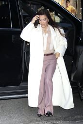 Eva Longoria’s Chic GMA Arrival in Pink Suit - 03.18.2025 