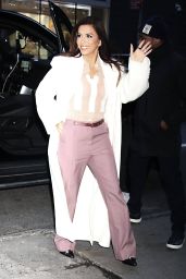 Eva Longoria’s Chic GMA Arrival in Pink Suit - 03.18.2025 