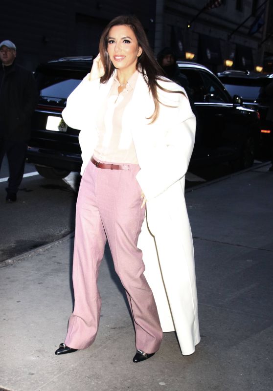 Eva Longoria’s Chic GMA Arrival in Pink Suit - 03.18.2025 