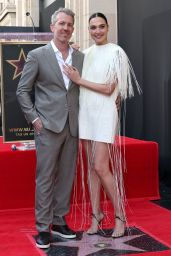 Gal Gadot’s Hollywood Star Ceremony: Style, Drama, and Timeless Elegance