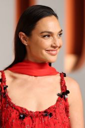 Gal Gadot’s Prada & Tiffany Look Steals the Oscars 2025