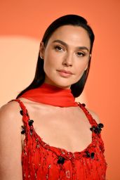 Gal Gadot’s Prada & Tiffany Look Steals the Oscars 2025