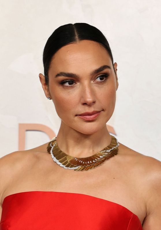 Gal Gadot Shines at 97th Academy Awards