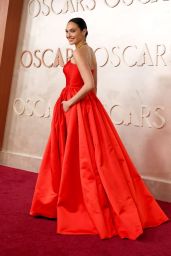 Gal Gadot Shines at 97th Academy Awards