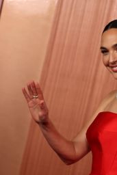 Gal Gadot Shines at 97th Academy Awards