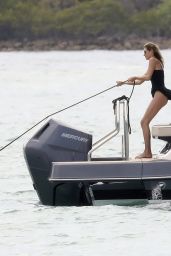 Gisele Bundchen and Joaquim Valente Share PDA on Miami Boat Ride - 03.15.2025  