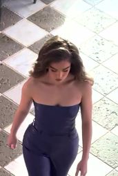 Hailee Steinfeld 03-17-2025