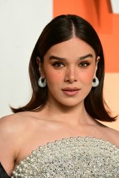 Hailee Steinfeld at the 2025 Vanity Fair Oscar Party