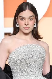 Hailee Steinfeld at the 2025 Vanity Fair Oscar Party