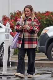 Hilary Duff Running Errands in Studio City - 03.14.2025