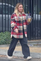Hilary Duff Running Errands in Studio City - 03.14.2025
