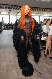 Ice Spice’s Bold Lace Look at Stella McCartney 03.05.2025 