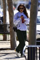 Jessica Alba’s Casual Chiropractor Look in Culver City - 03.18.2025