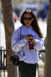 Jessica Alba’s Casual Chiropractor Look in Culver City - 03.18.2025