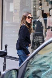 Jessica Alba’s Chic Paris Street Style on Rue Saint-Honoré - 03.11.2025  