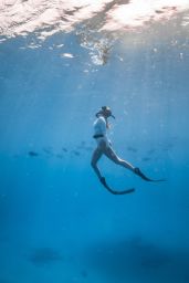 Jordyn Jones’ Stunning Underwater Photoshoot with Turtle March 2025