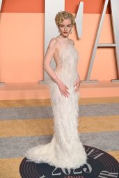 Julia Garner Slays at 2025 Vanity Fair Oscars