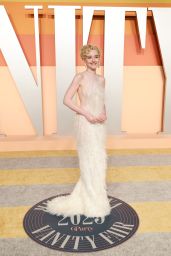 Julia Garner Slays at 2025 Vanity Fair Oscars