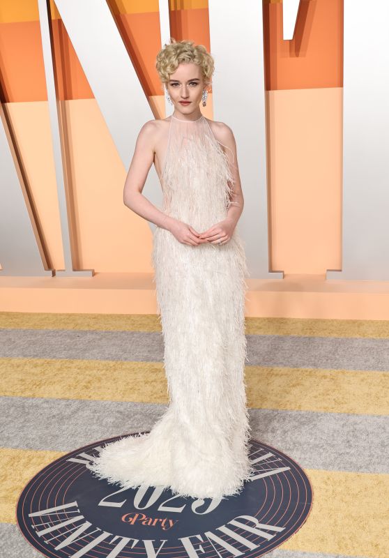 Julia Garner Slays at 2025 Vanity Fair Oscars