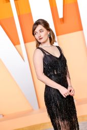 Kaitlyn Dever’s Elegant Look at the 2025 Vanity Fair Oscar Party