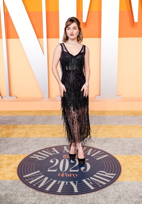 Kaitlyn Dever’s Elegant Look at the 2025 Vanity Fair Oscar Party