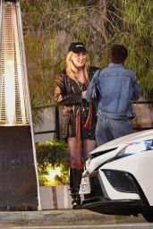 Kathryn Newton Lights Up Suki Waterhouse Concert 03.05.2025