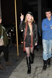 Kathryn Newton Lights Up Suki Waterhouse Concert 03 05 2025