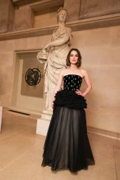 Keira Knightley’s Parisian Elegance at Le Grand Dîner du Louvre