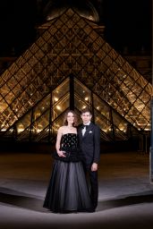 Keira Knightley’s Parisian Elegance at Le Grand Dîner du Louvre